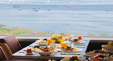 Anneler Günü'nde Marmara Denizi Manzarasında Brunch Keyfi: Sky167’de Annenize Lezzetle Taçlanan Bir Gün Hediye Edin!