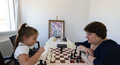 Balçova’da iki kuşak, satranç turnuvasında buluştu