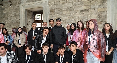 Başkan Altay YHT ile Günübirlik İstanbul Gezisine Katılan Öğrencilere Eşlik Etti