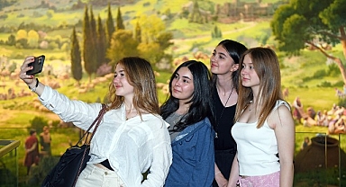 Başkan Aydın örnek liselilerle Osmangazi’de bir araya geldi