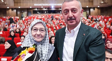 Büyükakın'dan annesine çiçekli kutlama