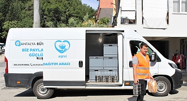 Büyükşehir Belediyesi Manavgat Aşevi ihtiyaç sahiplerinin yanında olmaya devam ediyor