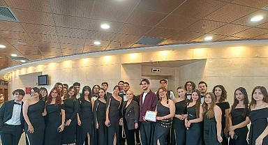 Büyükşehir Çok Sesli Gençlik ve Çocuk Korosu İzmir’den İki Ödülle Döndü