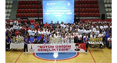 Celal Atik Spor Salonu’nda gençlik buluşması