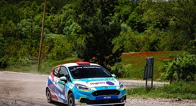 Engelli ralli pilotu Kübra aracını başarıdan başarıya sürüyor
