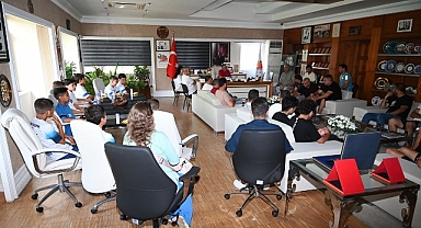 Futbolcu ve velilerden Başkan Topaloğlu’na teşekkür ziyareti