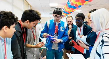 Genç Zihinlerden Büyük Fikirler: DENEYAP Final Sergisi Yapıldı