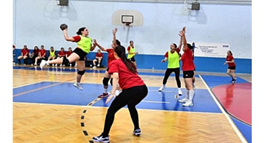 İzmir Büyükşehir Belediyesi Spor Kulübü hentbol takımlarıyla parlıyor