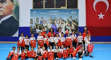 Karabağlar Belediyesi Spor Okulu Öğrencileri, 19 Mayıs Spor Şenliği’nde Buluştu