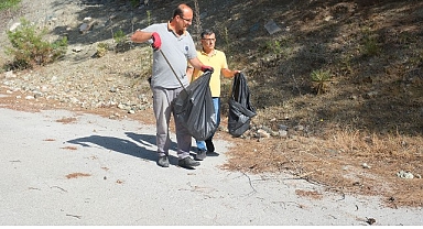 Kemer Belediyesi, yabancı uyruklu kadınlarla temizlik yaptı