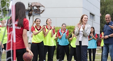 Konak’ta gençliğin ışığı sporun gücüyle parladı: Gençlik Spor Fest'te buluştu