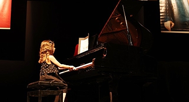 Nilüfer’de yıl sonu konserleri keman ve piyano ile başladı