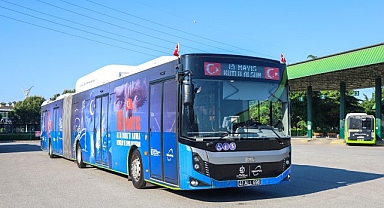 Otobüs ve tramvaylar 19 Mayıs'a özel giydirildi