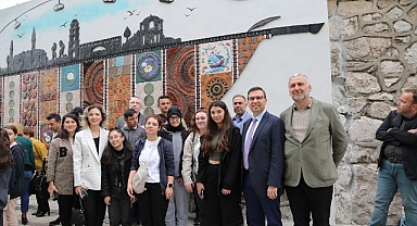 Özel gereksinimli bireylerden 770 parçalık seramik pano
