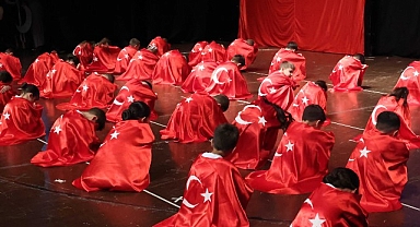 208 öğrenci kep fırlatıp mezun oldu