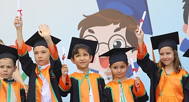 Ahlatlıbel'de Çankayalı Çocukların Mezuniyet Sevinci