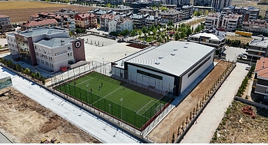 Ahmet Çalık Kapalı Spor Salonu ve Suni Çim Sahası’nın Yapımı Tamamlandı
