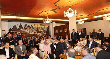 Başkan Arı, Vatandaşlarla ve Personelle Bayramlaştı