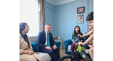 Başkan Büyükakın'dan ev ev bayram mutluluğu