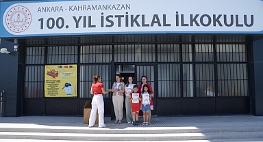 Başkan’dan Miniklere İlçeyi Tanıtan Karne Hediyesi