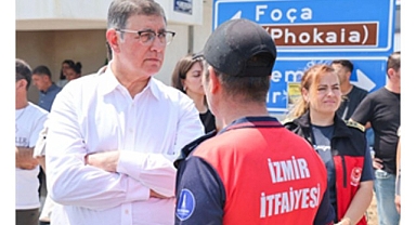 Başkan Tugay Foça'da yangın bölgesinde