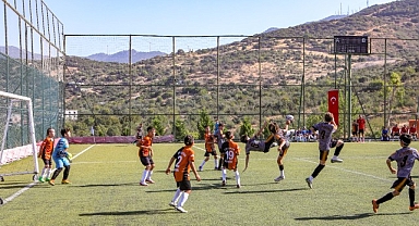 Bayraklı’da anlamlı turnuva: ‘Ferdi Zeyrek' U-12 Cup futbol turnuvası başlıyor!