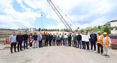 Büyükakın, KOÜ Camii ve Otopark inşaatını inceledi