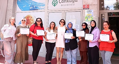 Cebeci Çankaya Evi’nde Mezuniyet Sevinci: 180 Kursiyer Katılım Belgesi Aldı