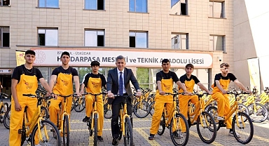 ETi Sarı Bisiklet Verdiği Sözü Tuttu: Meslek Lisesi Öğrencileri 200 Bisikleti Sıfırdan Üretti