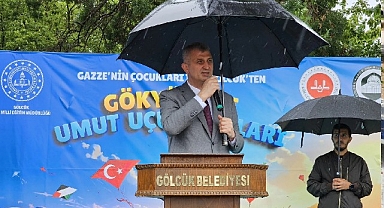 Gölcük'te yüzlerce kişi yağmur altında Filistin için tek yürek oldu