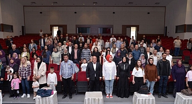 Kahramankazan’da Miniklerden Rengârenk Yıl Sonu Gösterisi