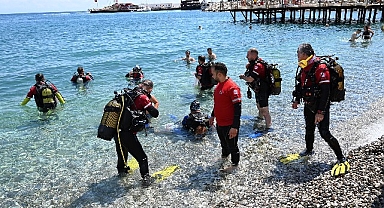 Kemer’de deniz dibi ve sahil temizliği etkinliği