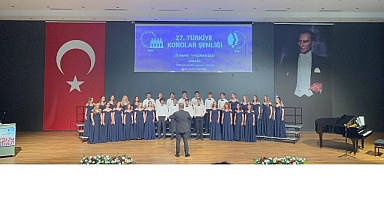 Nilüfer Gençlik Korosu başkentten ödülle döndü