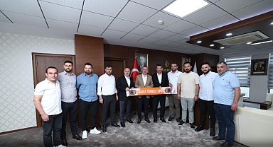 Şampiyon Darıca Türkeli, Başkan Büyükakın'a geldi