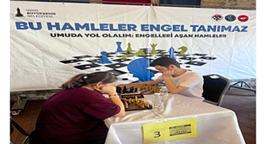 Satranç turnuvasında hamleler engelleri aştı