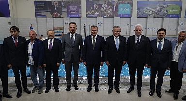 Zeytinburnu’na Kazandırılan 3’üncü Yüzme Havuzunun Açılışını Gençlik ve Spor Bakanı Osman Aşkın Bak Yaptı