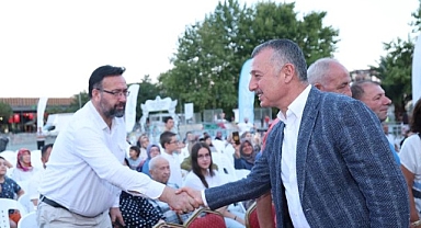 Başkan Büyükakın, kazanı açtı, ilk helvaları dağıttı