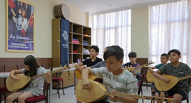 Başkan Çerçioğlu’ndan Gençlere Kültürel Destek: Yaz Kurslarıyla Bağlama Öğreniyorlar
