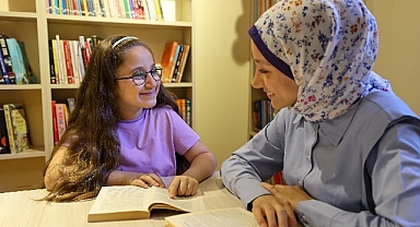 Bucalı Avşin Cumhuriyet Kütüphanesi ile hayaline yürüyor