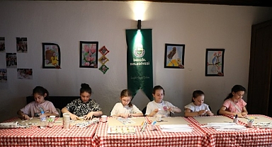 Çocuklar Sanat Atölyelerinde Hem Eğleniyor Hem Öğreniyor