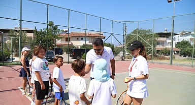 Dikili’de çocuklar tenis ile buluşuyor