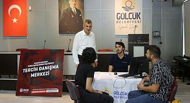 Gölcük Belediyesi Üniversite Tercihleri İçin Yine Öğrencilerin Yanında