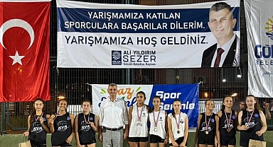 Plaj Voleybolunda Minik Sporculardan Büyük Mücadele