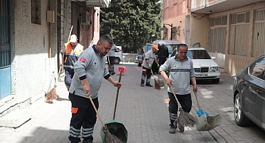 Zeytinburnu Sokaklarında Serinleten Yaz Temizliği