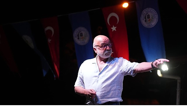 Boğaziçi’nde Şiir ve Müzik Eşliğinde Sanat Dolu Bir Akşam Yaşandı