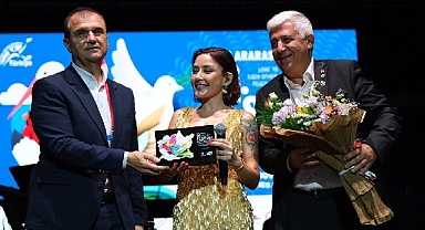 Büyükçekmece'deki Melek Mosso Konserinde İzdiham Yaşandı