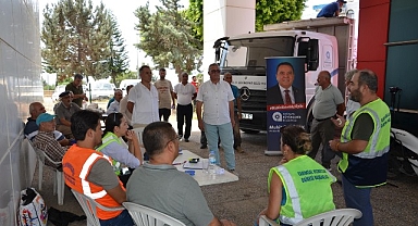 Büyükşehir Alanyalı çiftçilere 10 ton kaolin kili dağıttı