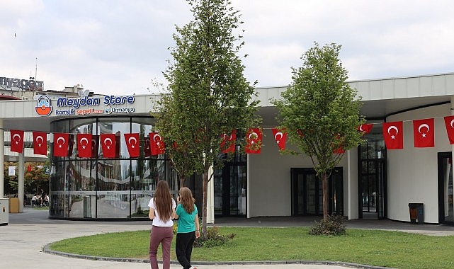 Büyükşehir'in "Yeşil" hassasiyeti Milli İrade Meydanı'na da yansıdı