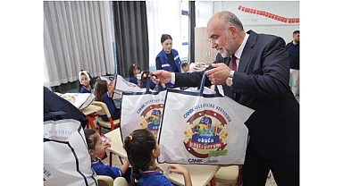 Canik Belediyesi'nden Çanta ve Kırtasiye Desteği