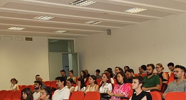 EÜ–GEE’de “Baskı Tabanlı İnce Film Organik-Perovskit Güneş Pilleri” Semineri